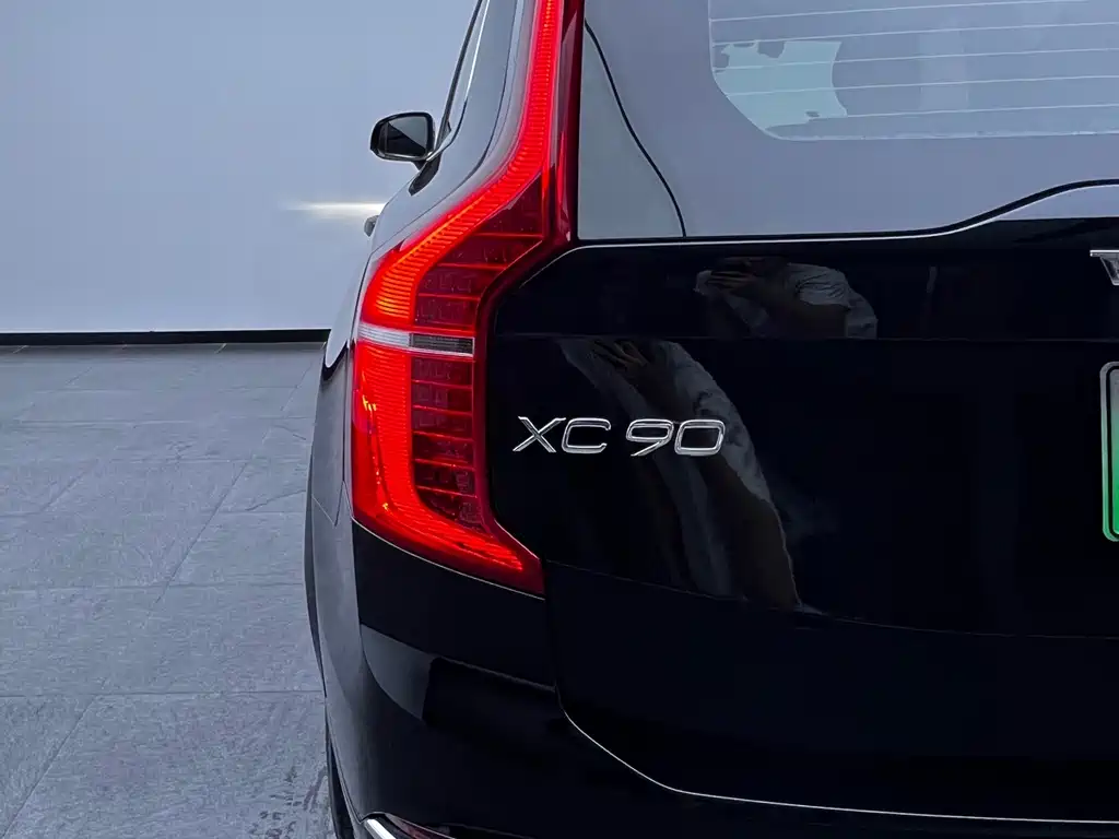 Volvo XC90 PHEV — миниатюра 14