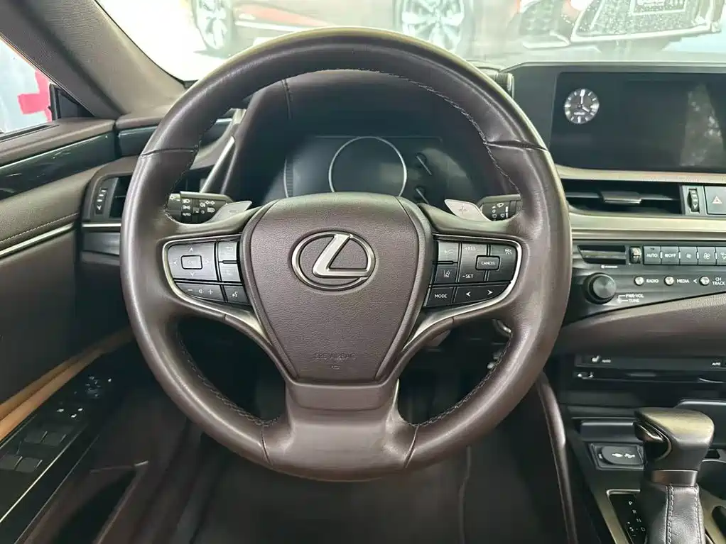 Lexus ES — миниатюра 6