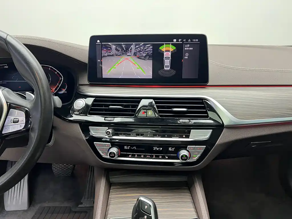 BMW 5 Series — миниатюра 15