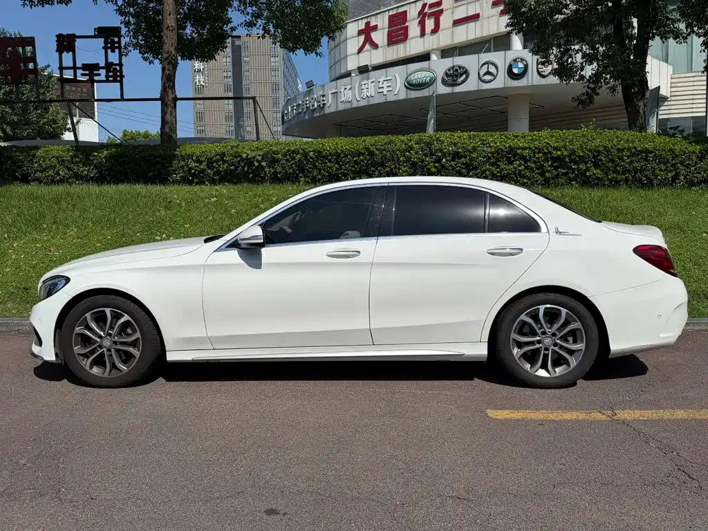Mercedes-Benz C-Class — миниатюра 3