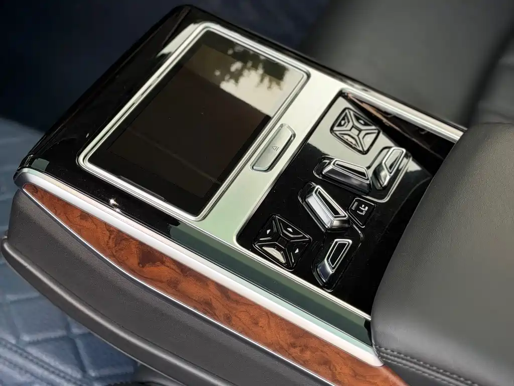 Audi A8 — миниатюра 16