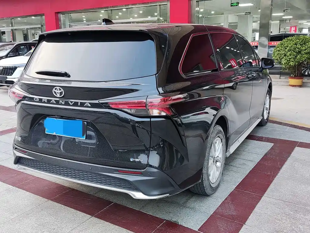 Toyota Granvia 2024 2.5L Comfort