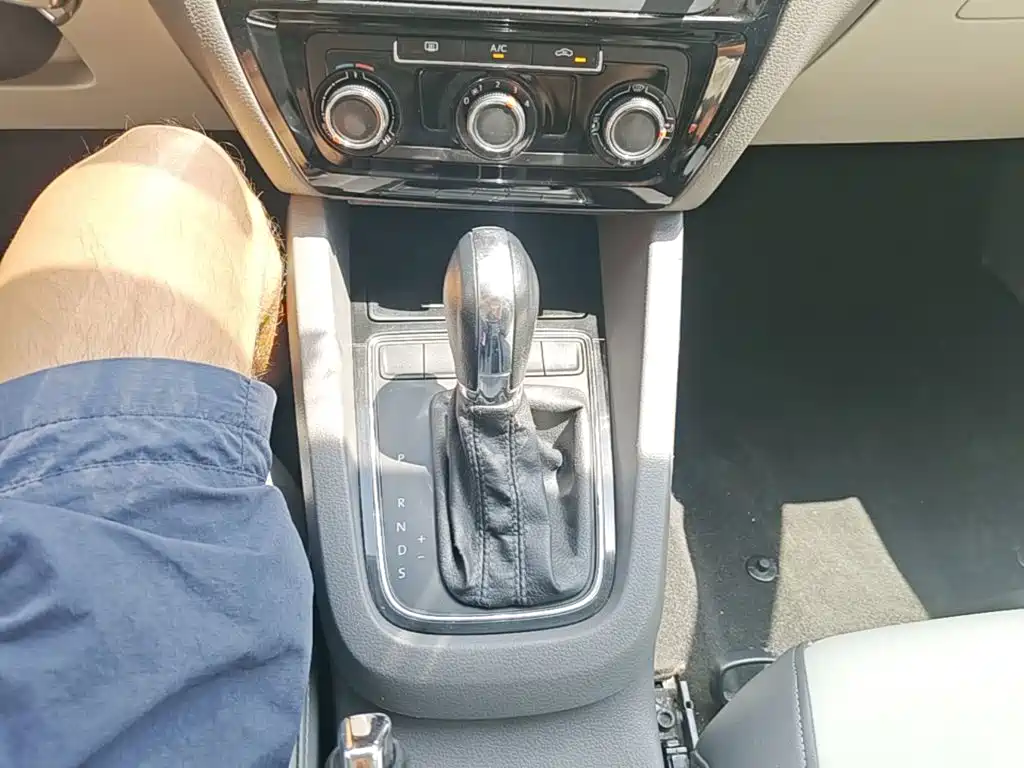Volkswagen Sagitar — миниатюра 14