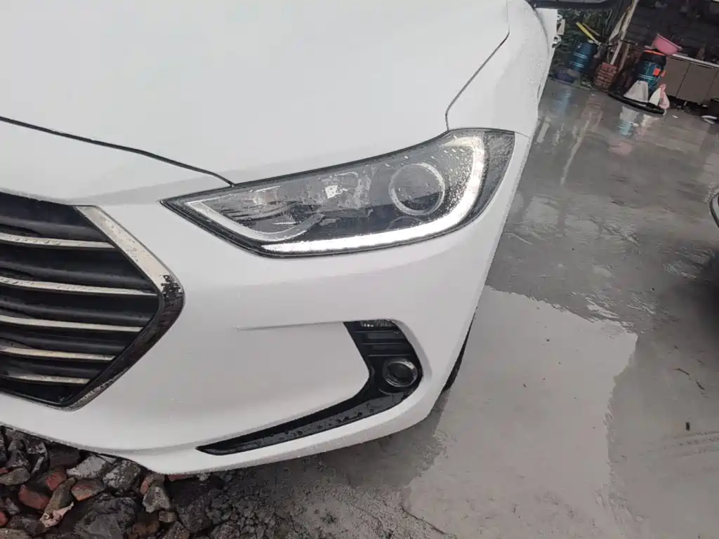 Hyundai Elantra — миниатюра 24