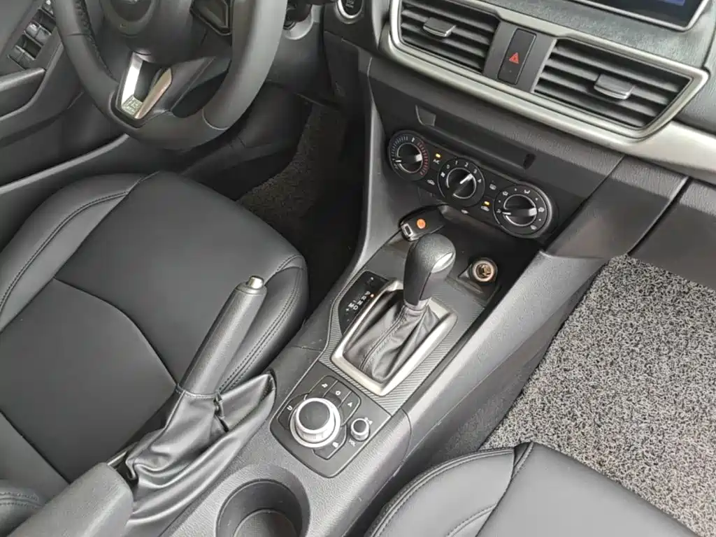 Mazda 3 Axela — миниатюра 14