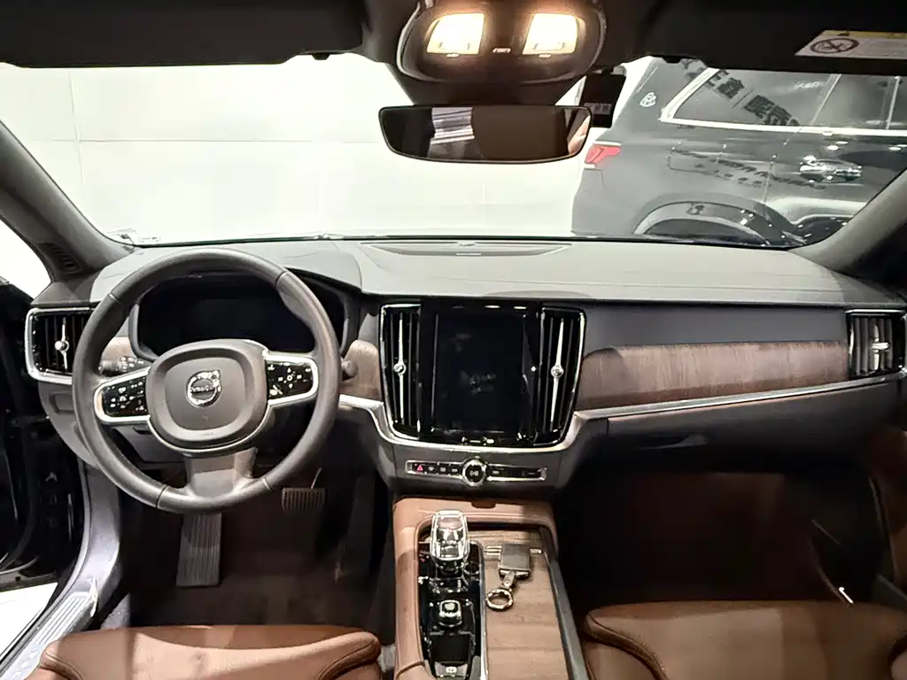 Volvo S90 2024 B5 Luxury