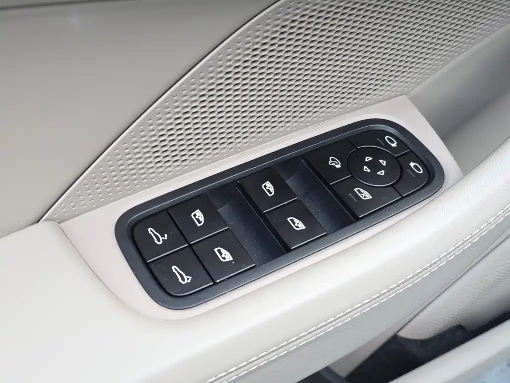 Porsche Panamera — миниатюра 13