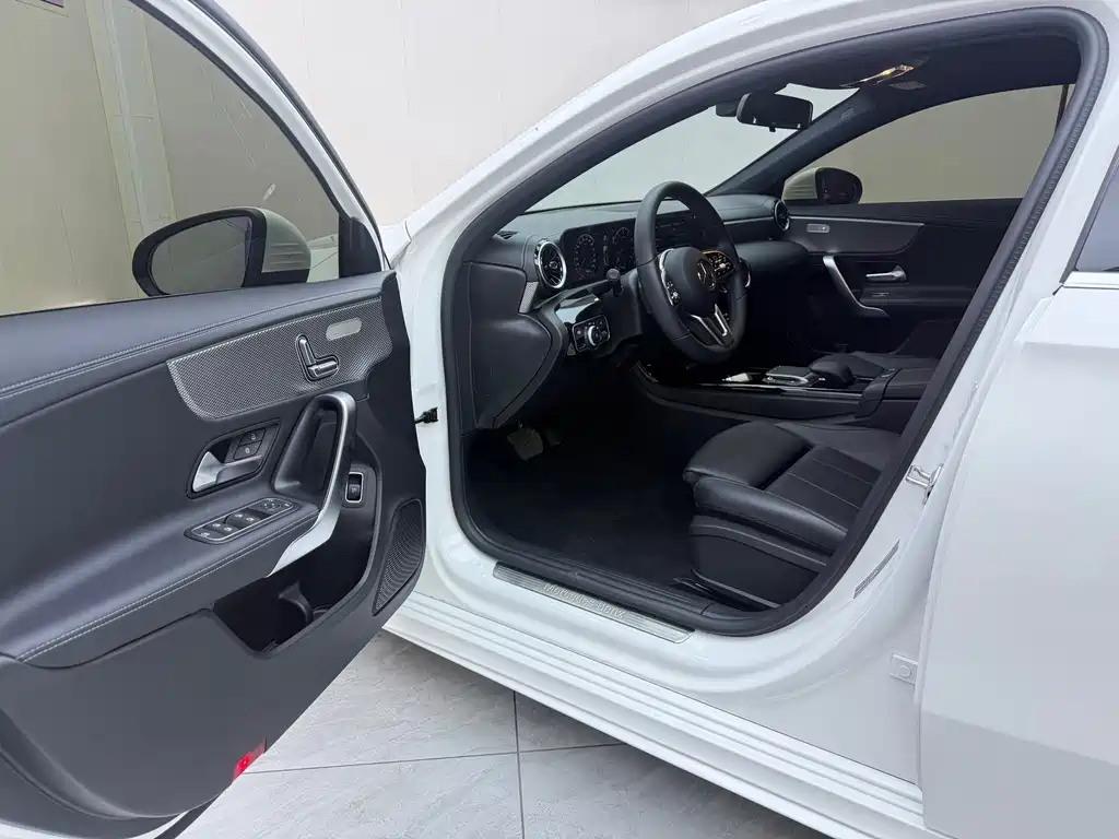 Mercedes-Benz A-Class — миниатюра 7