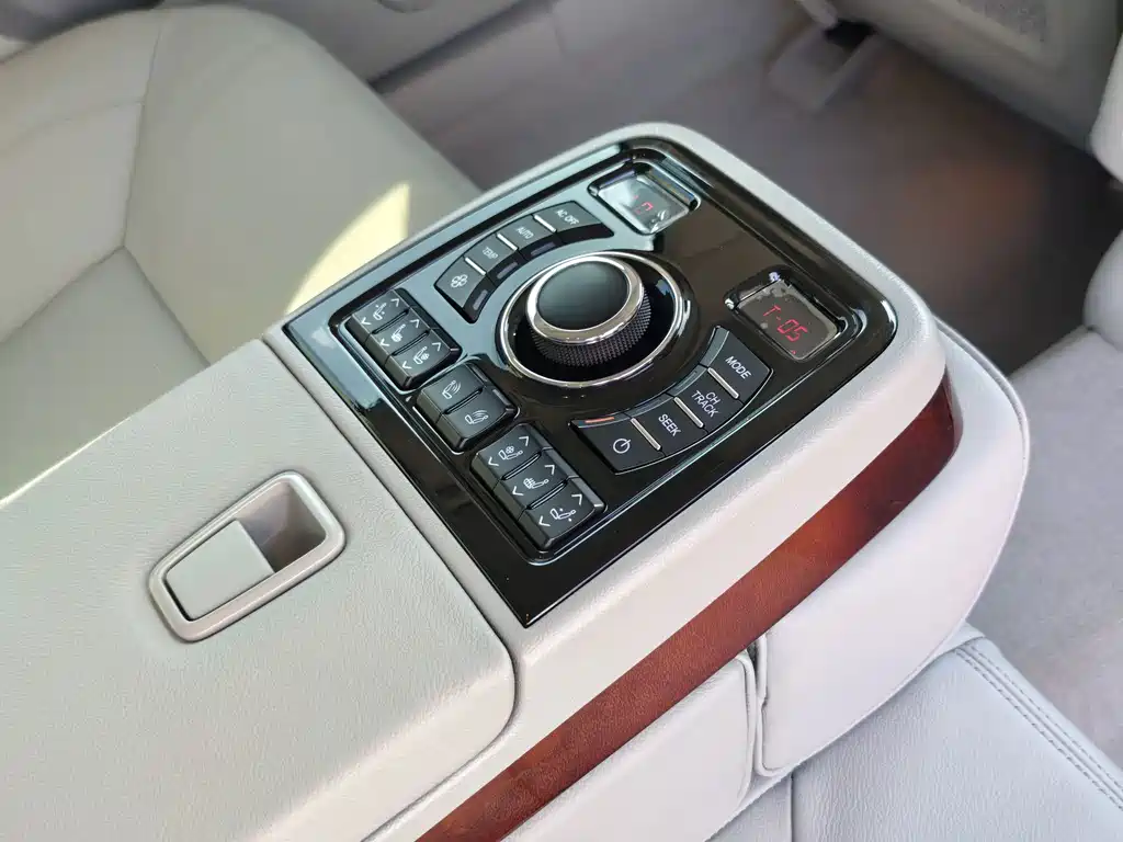 Hongqi Hongqi H7 — миниатюра 24
