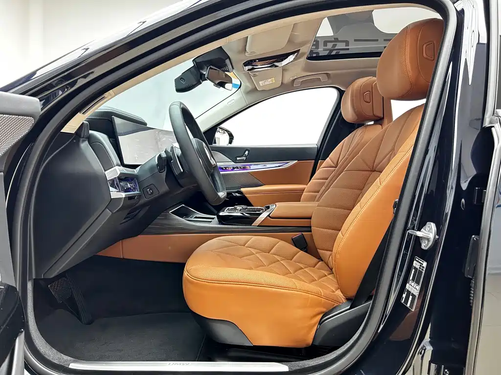 BMW 7 Series — миниатюра 7