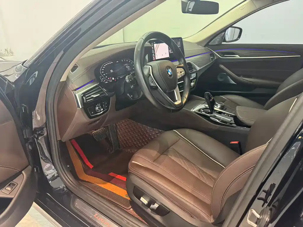 BMW 5 Series — миниатюра 10