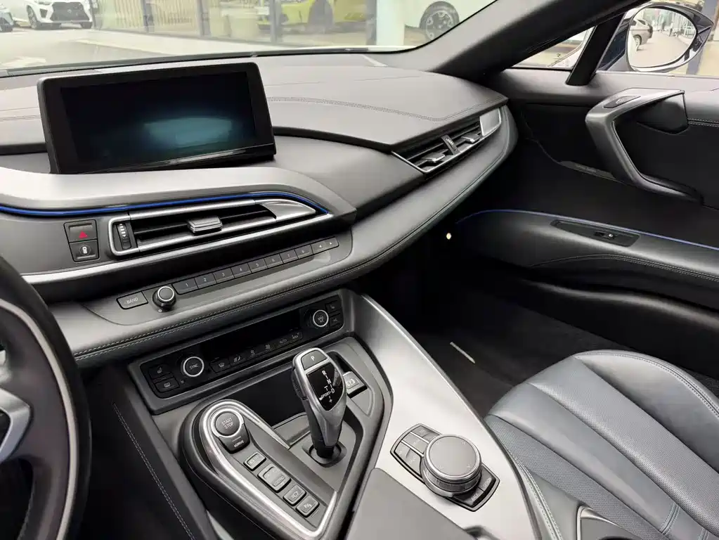BMW i8 — миниатюра 10