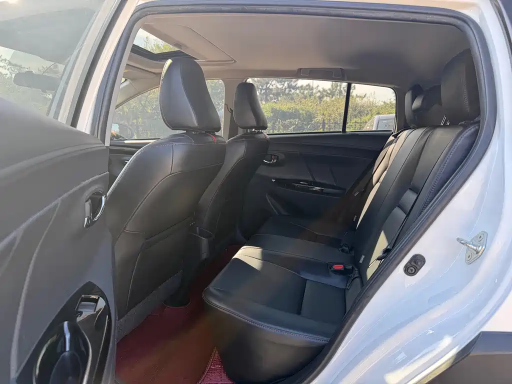 Toyota Yaris L — миниатюра 5