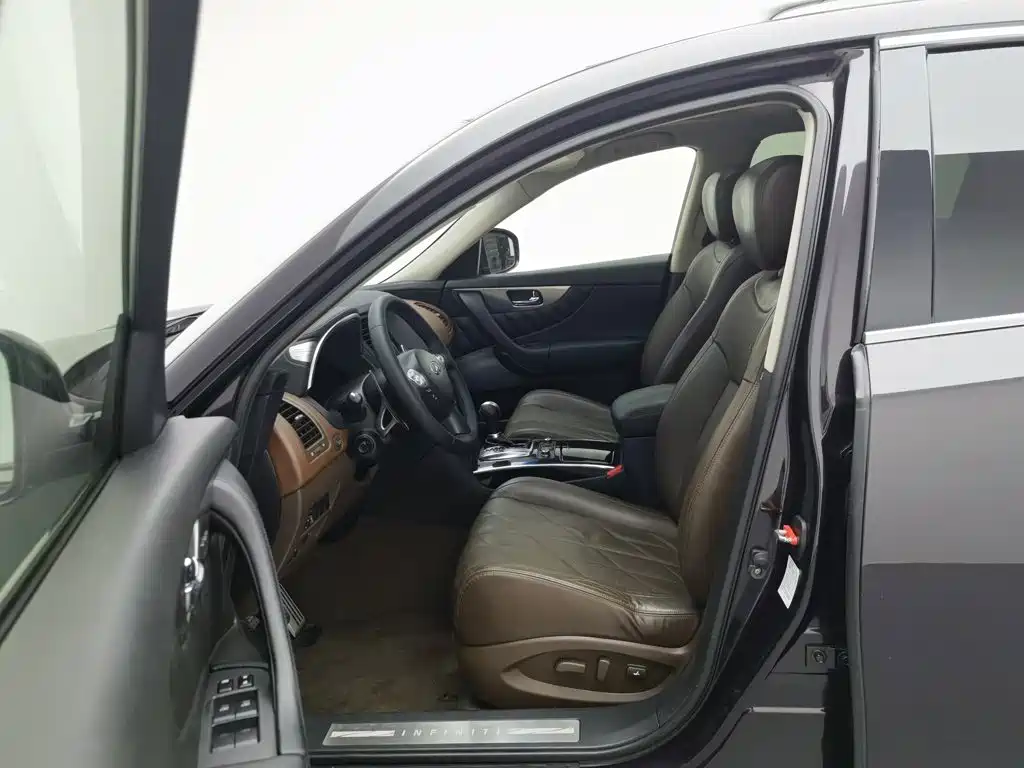Infiniti FX — миниатюра 10