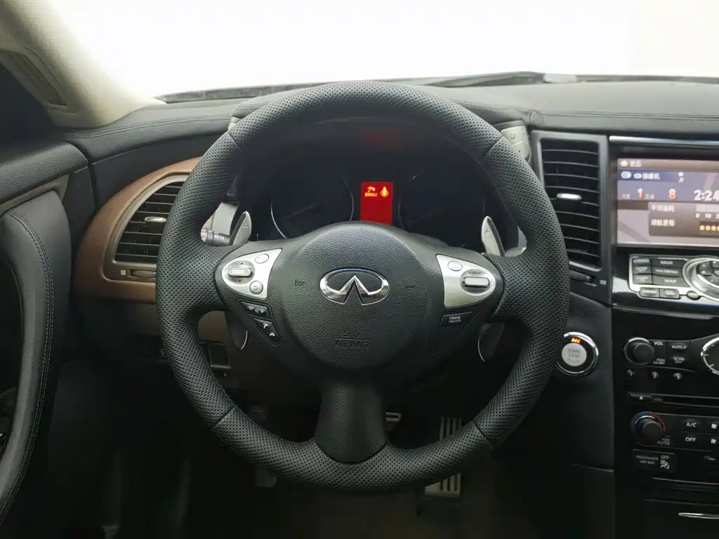 Infiniti FX — миниатюра 11