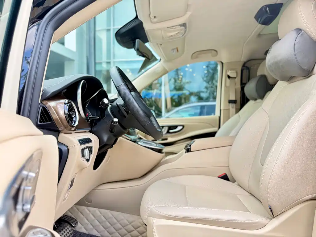 Mercedes-Benz V-Class — миниатюра 17