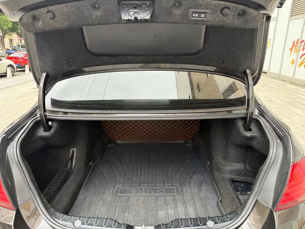 BMW 5 Series — миниатюра 17