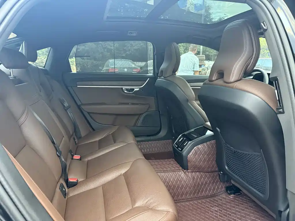 Volvo S90 — миниатюра 9