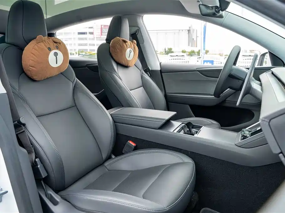 Tesla Model Y — миниатюра 15