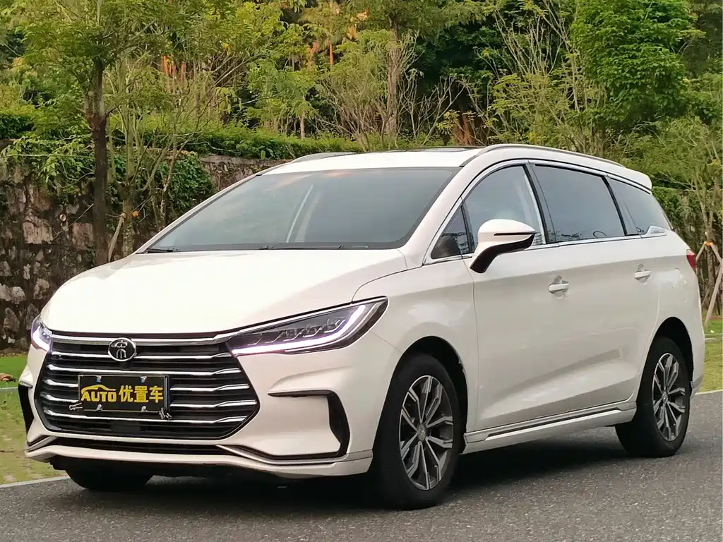 BYD MAX