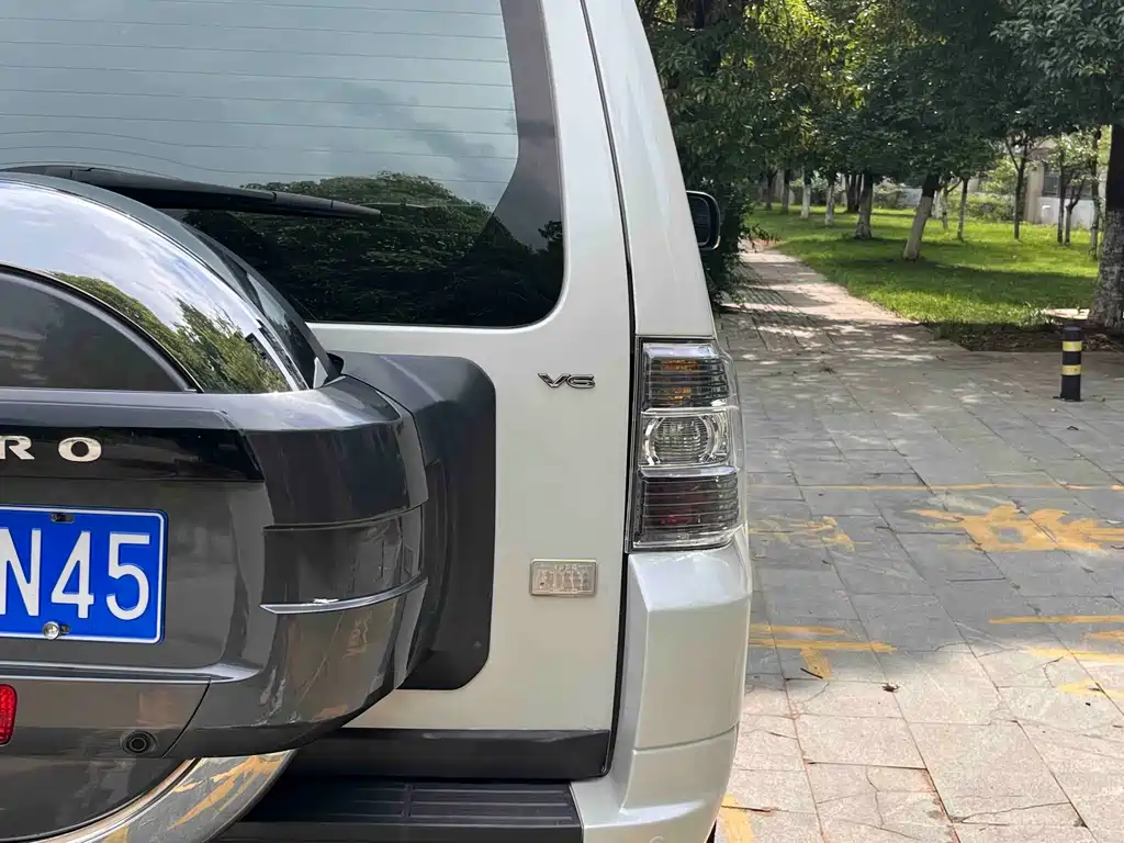 Mitsubishi Pajero (Import) — миниатюра 11