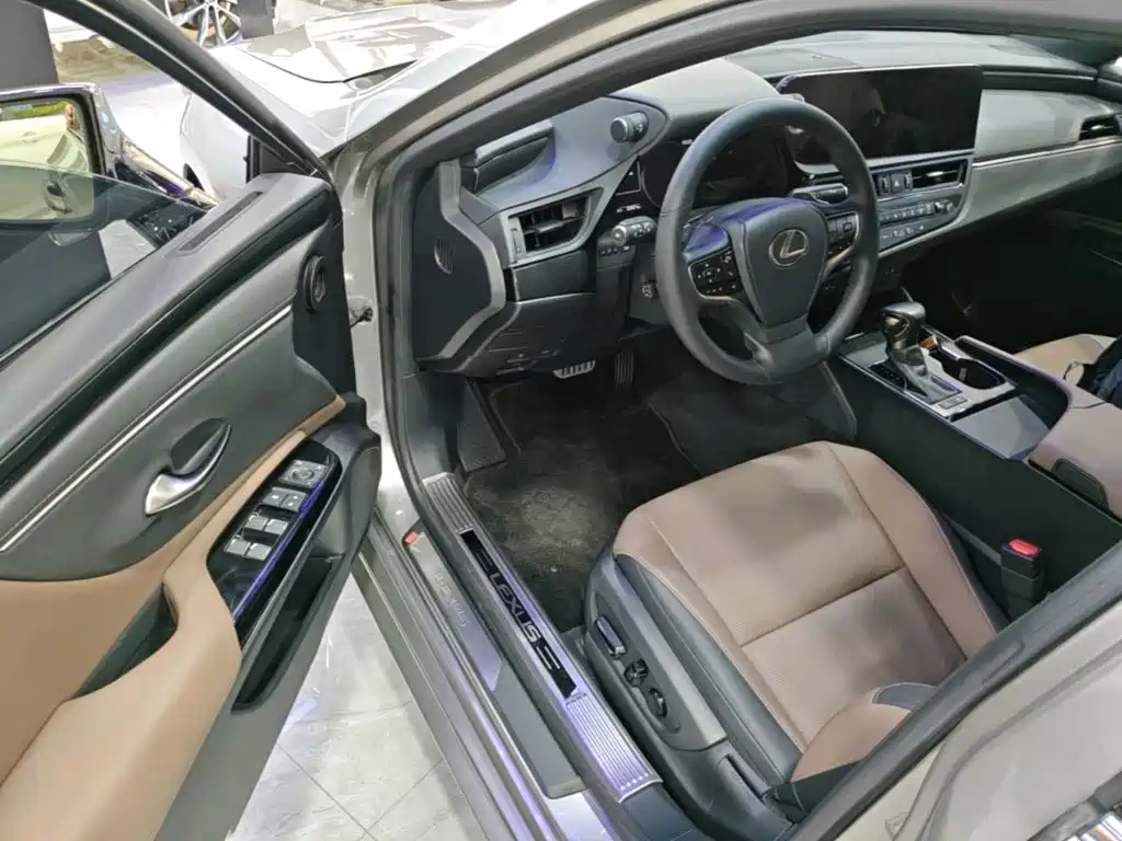 Lexus ES — миниатюра 16