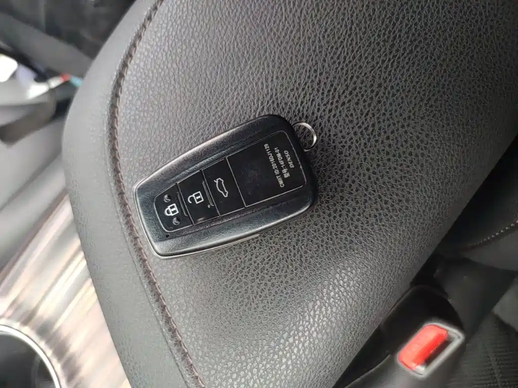 Toyota Camry — миниатюра 13