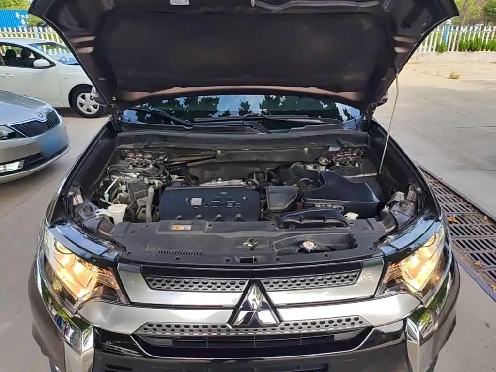 Mitsubishi Outlander — миниатюра 20