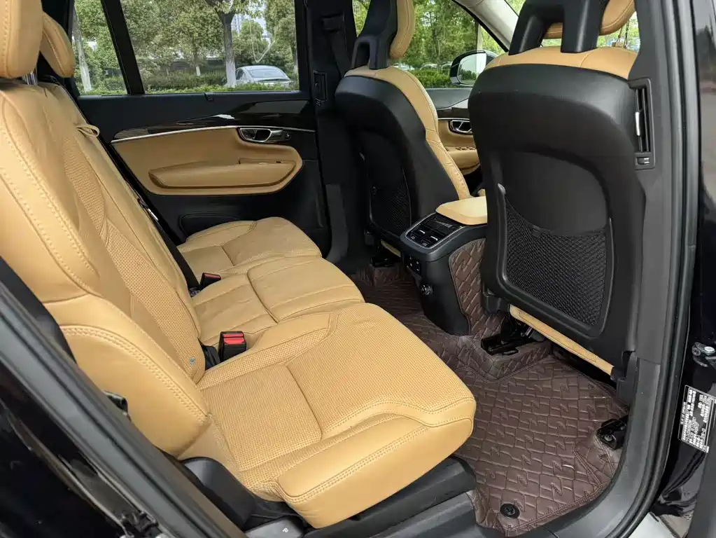 Volvo XC90 2018 T6 7 мест