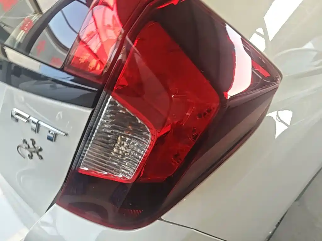 Honda Fit — миниатюра 8
