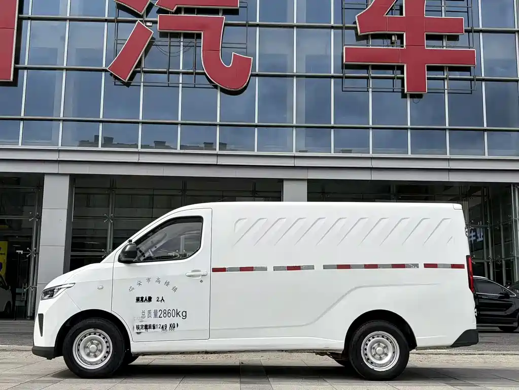 Wuling Yangguang — миниатюра 8