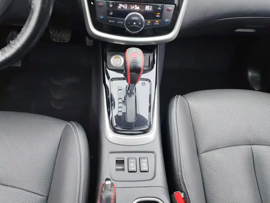 Nissan Tiida — миниатюра 16
