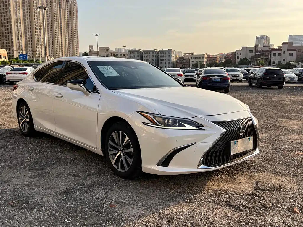 Lexus ES 2018 200 V