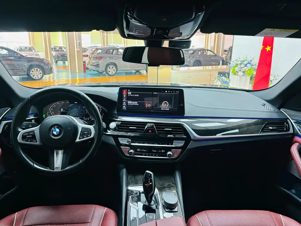 BMW 5 Series — миниатюра 8