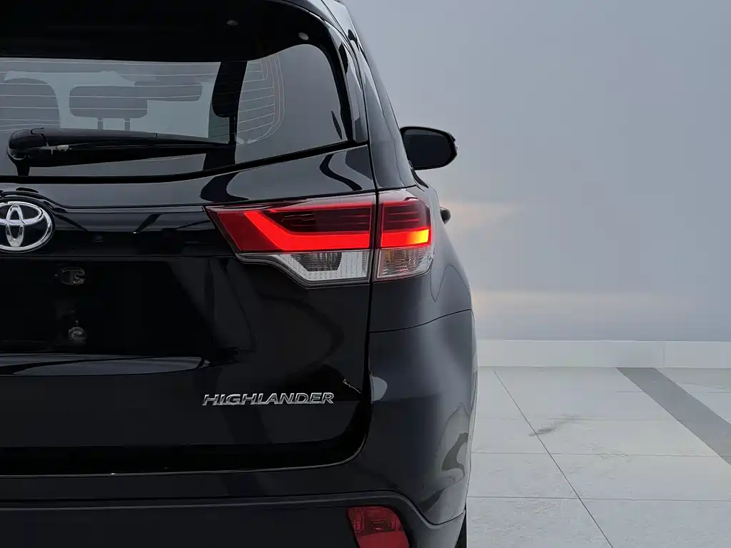 TOYOTA HIGHLANDER