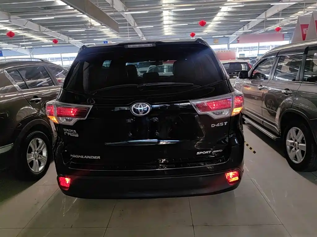 Toyota Highlander 2015 2.0T Luxury 7 мест