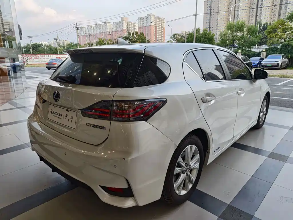 Lexus CT — миниатюра 10