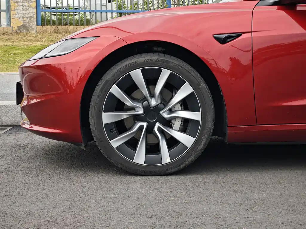 Tesla Model 3 — миниатюра 17