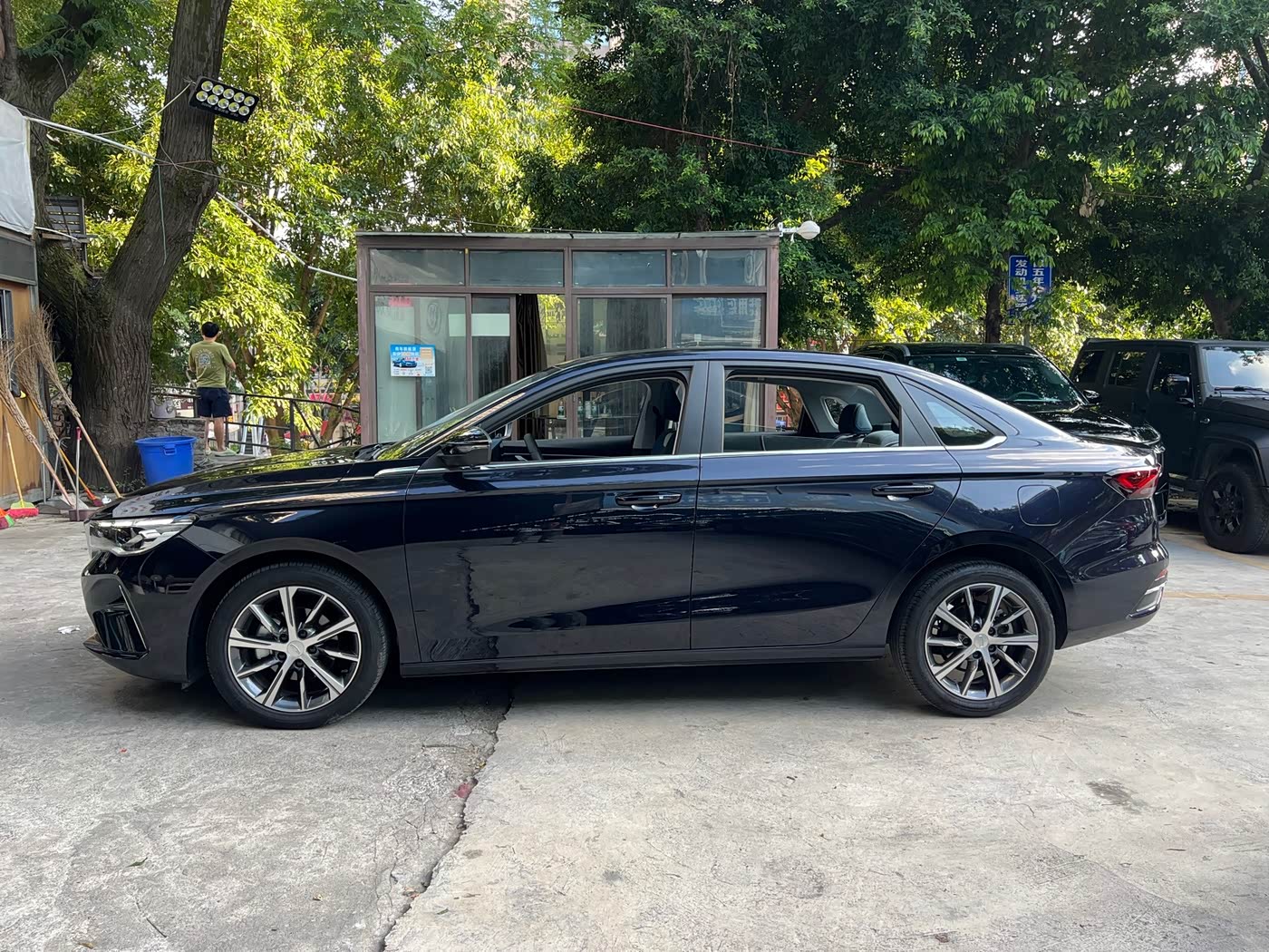 Geely Emgrand 1.5 л 2023 г. Чёрный, пробег 35000 км