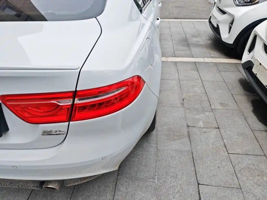 Jaguar XE — миниатюра 8