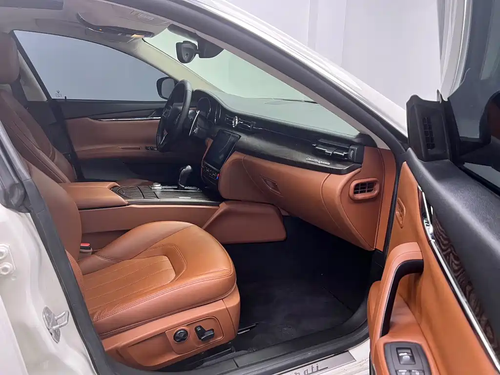 Maserati Quattroporte — миниатюра 9