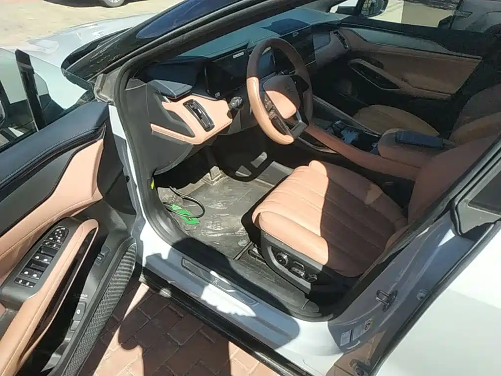 BYD L EV — миниатюра 16