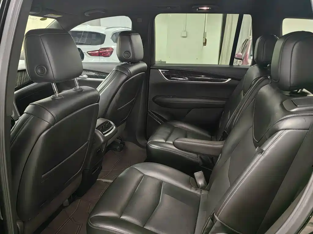 Cadillac XT6 — миниатюра 5