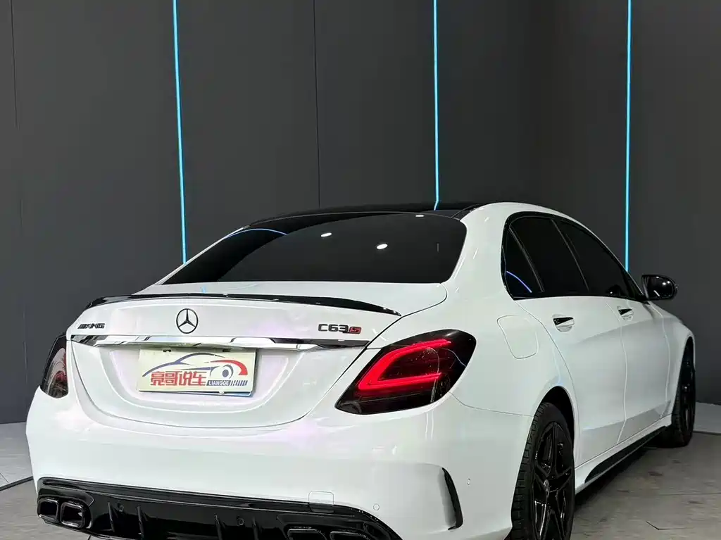 Mercedes-Benz C-Class — миниатюра 6