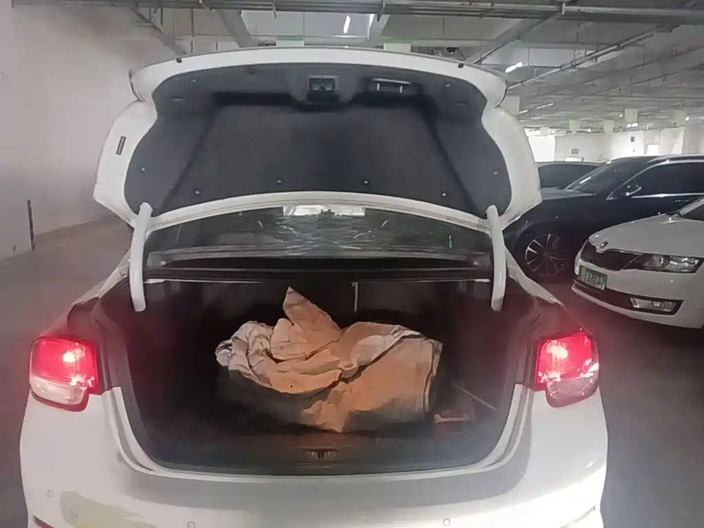 Chevrolet Malibu — миниатюра 10