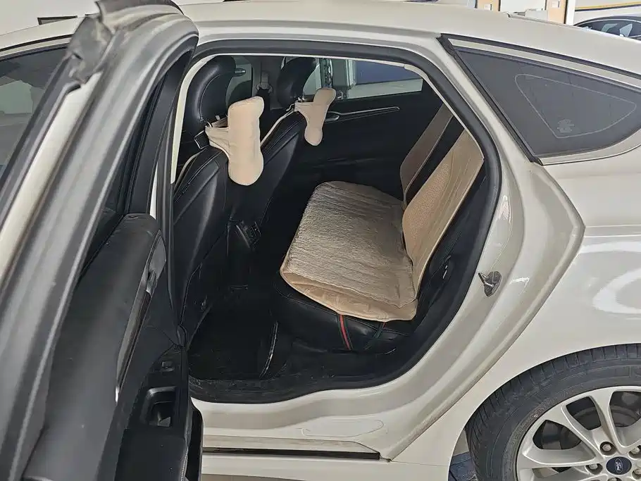 Ford Mondeo — миниатюра 11