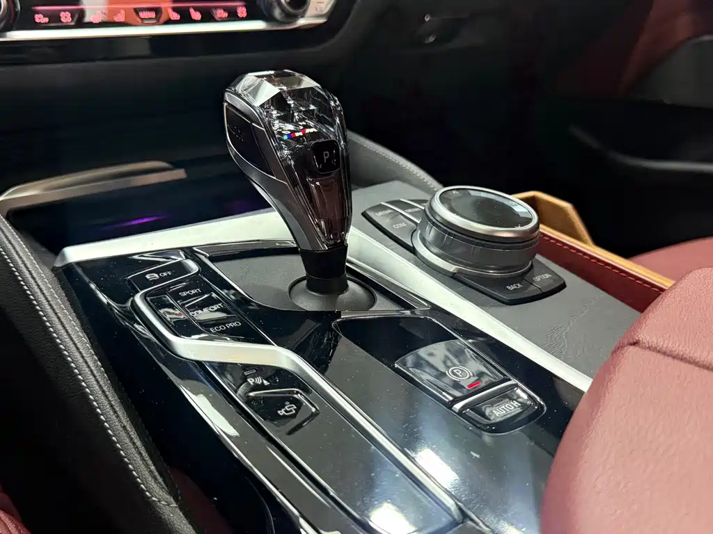 BMW 5 Series — миниатюра 12