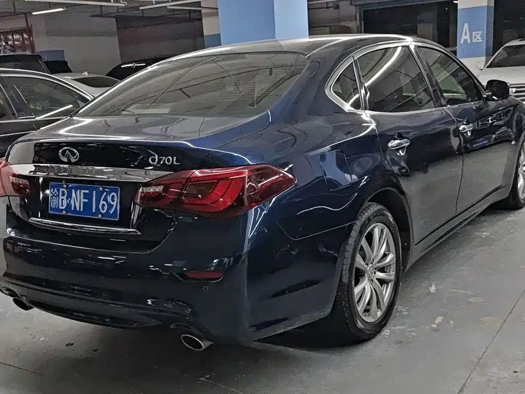 Infiniti Q70 — миниатюра 6