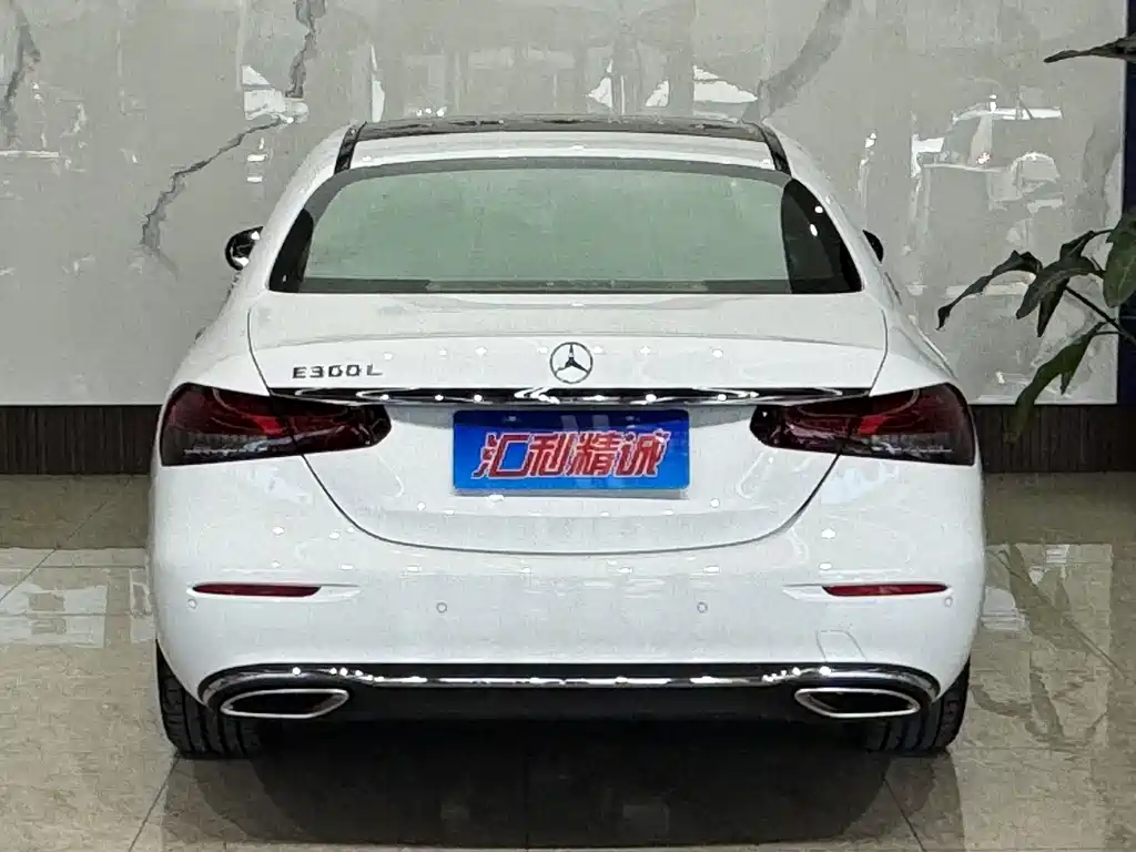 Mercedes-Benz E-Class — миниатюра 5