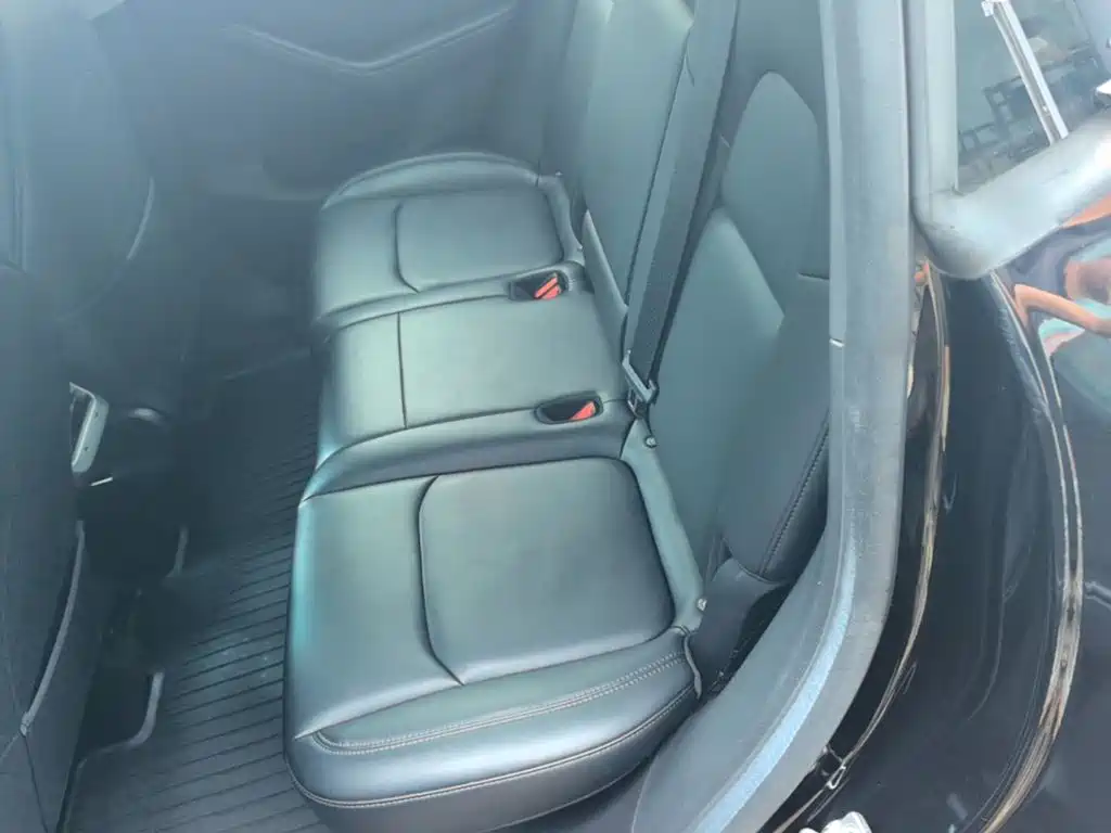 Tesla Model Y — миниатюра 17